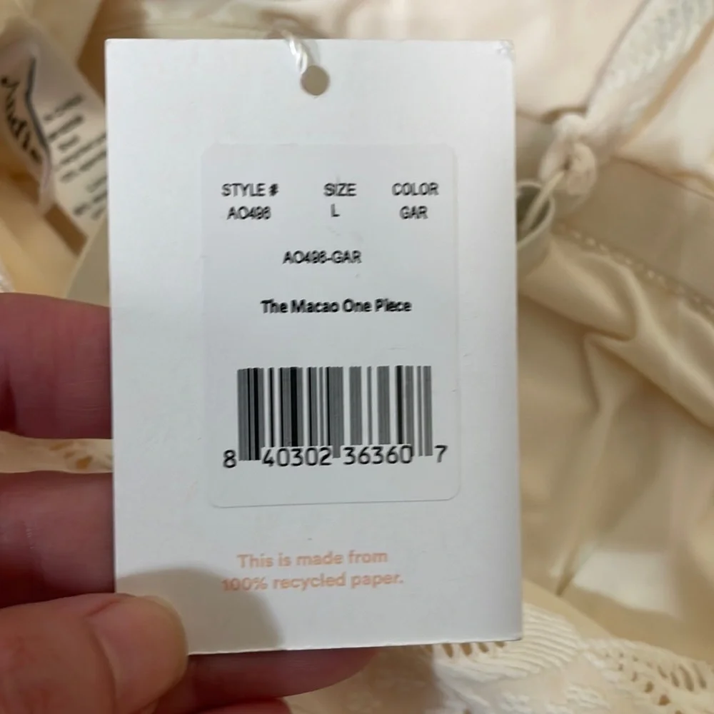 Andie The Macao One Piece Swimsuit Gardenia‎ size L NWT